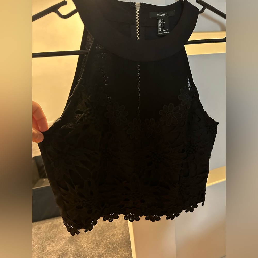 Black sleeveless floral crop; zipper back